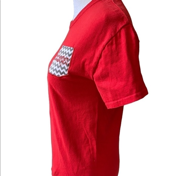 Gildan Woman Ohio State Buckeyes Red Short Sleeve Tee w/ Chevron Patch on Front - Picture 3 of 10